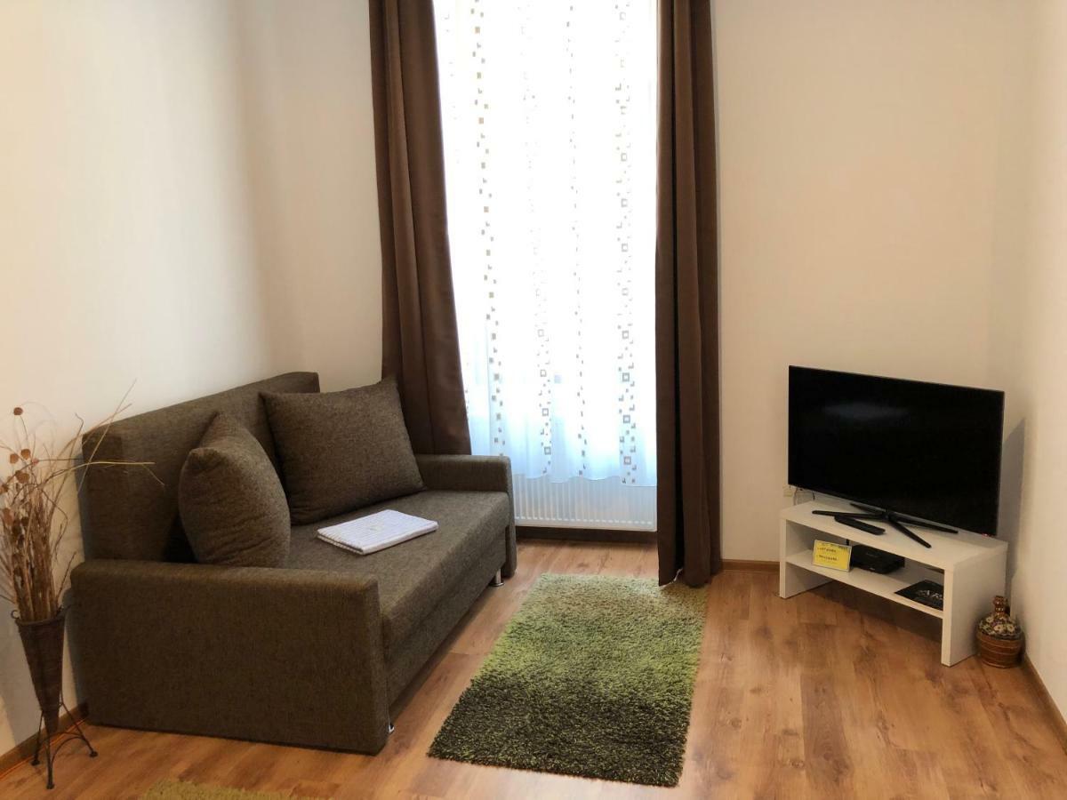 Poppys Apartment Арад Экстерьер фото